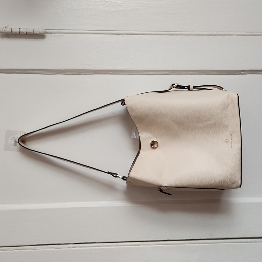 NANETTE LEPORE CHANTILLY BUCKET HOBO BAG NWOT WITH WALLET.
(VEGAN LEATHER).